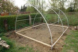 Ein neuer Folientunnel aus dem eignen Garten